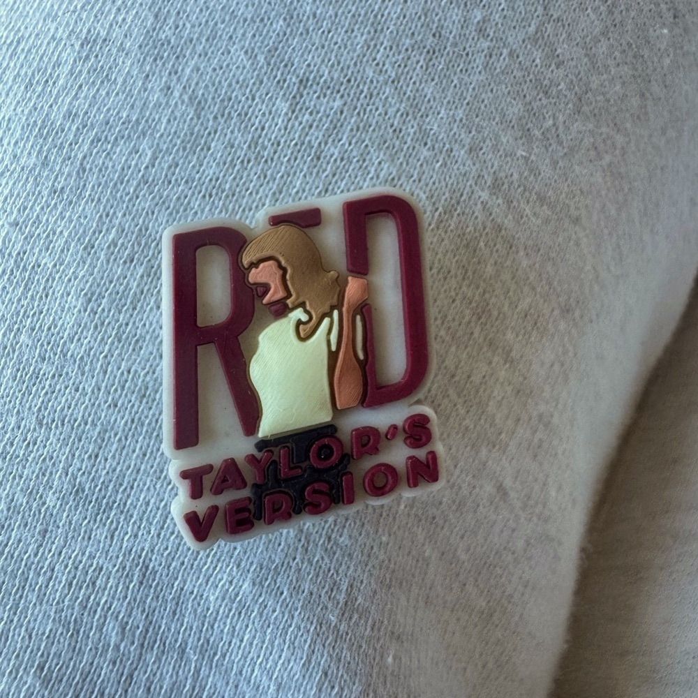 Taylor Swift Croc Pin - Taylor’s Version Red - Picture 2 of 4